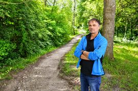 Adrian Gemander würde sich eine Asphaltierung des Trampelpfads wünschen.